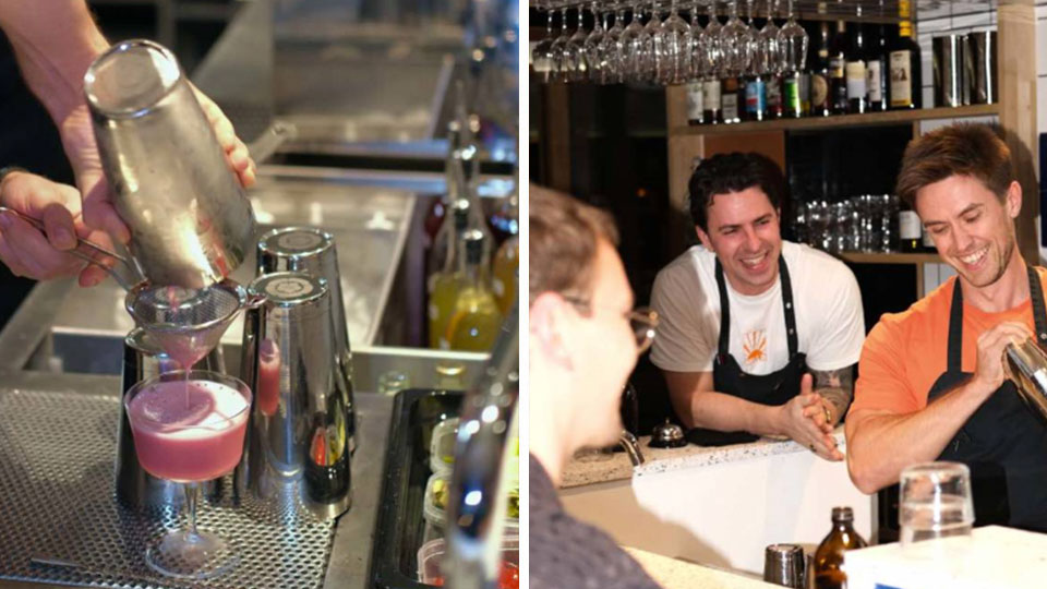 Deltagere nyder cocktails og lærer teknikker under et kursus hos HELLA Bar i Aarhus Ø.